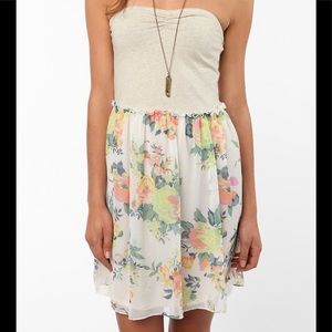 NWOT- Kimchi Blue floral strapless dress